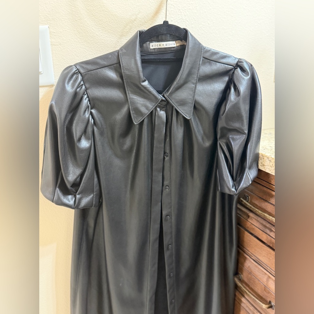 Alice + Olivia Black Jen Vegan Leather Puff-Sleeve Shirt Dress. Size XL - Picture 4 of 14